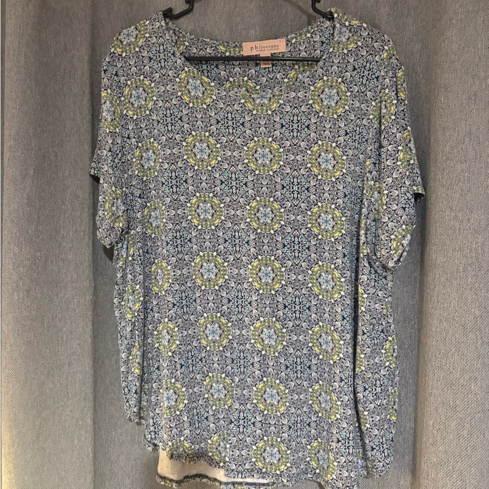Philosophy Blue, Yellow and White Medallion Print Short Sleeve Top